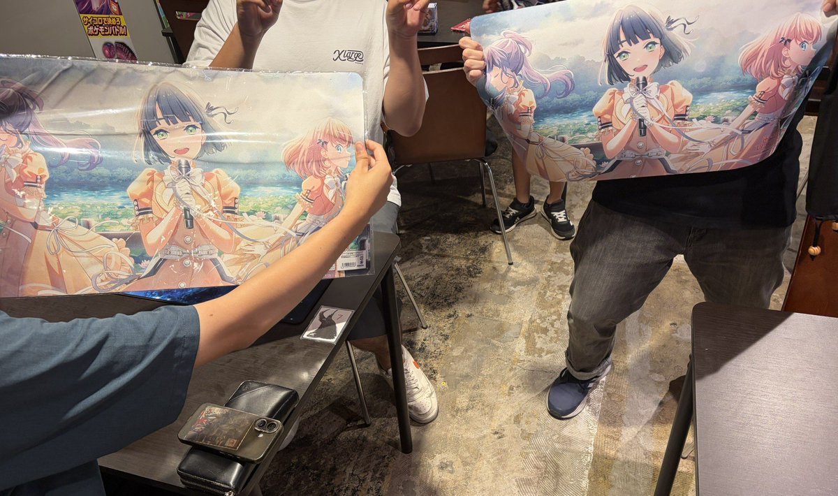 3shiki_kiryu's tweet photo. #ウルトラマンカードゲーム 
#L77CS 
大会だけでなく、蓮ノ空のこと好き好き過ぎてマチアップさんとプレイマットがかぶる、旅行帰りのおみかんが参戦してお土産をもらう、ロクさんとマチアップさんからまさかのエックスSPをいただくなどなどたくさんの出来事が思い出です！
また次回もご参加ください！ https://t.co/yXrcvdL6xk