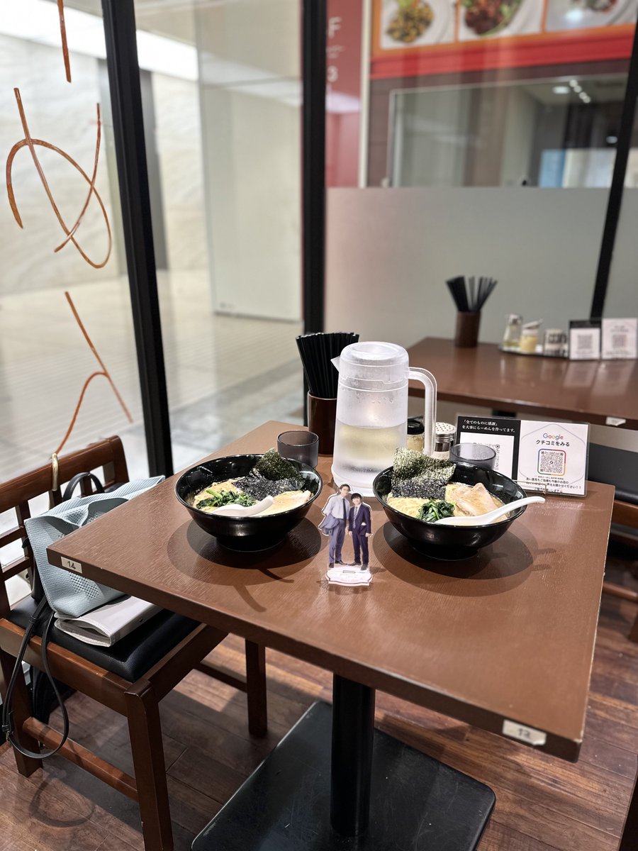menya1060's tweet photo. 別件で豊洲まできたから、念願のラーメン🍜
お2人と同じ席座ってきました꒰՞ ܸ. . ܸ ՞꒱ https://t.co/T5QBVEL3Kl