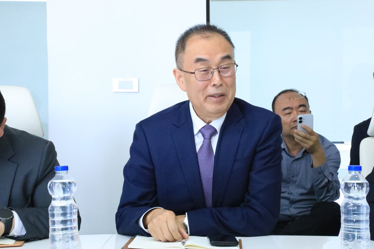 EthioInvestment's tweet photo. EIC Deputy Commissioner Zinabu Yirga met with a high-level CHINCA delegation to explore investment opportunities in Ethiopia’s construction sector.

EIC reaffirmed its full readiness to support Chinese investors as they explore opportunities across Ethiopia.

#InvestInEthiopia https://t.co/FZUpMNqIUb