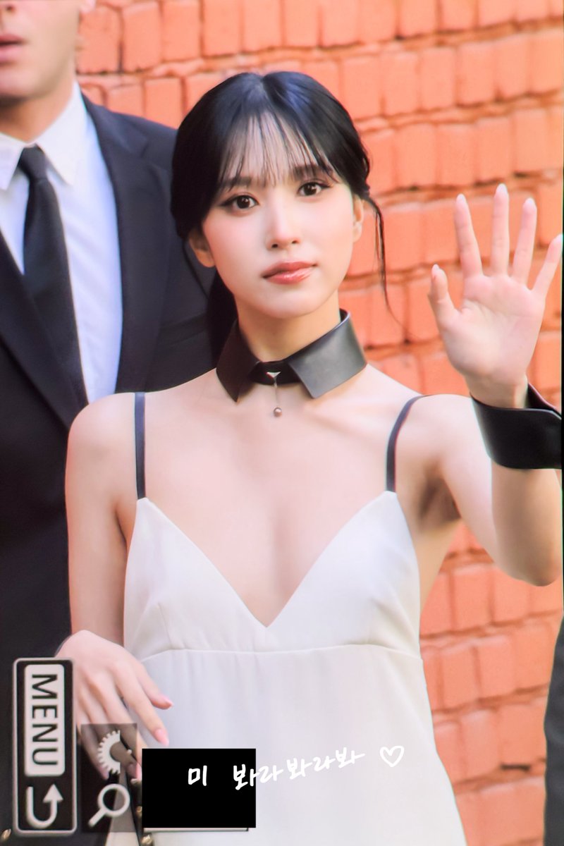 LookAtMi324's tweet photo. 260923 Fendi 출근
아ㅏ 앞머리 포니테일 최고😭😭
#FENDIxMINA #FENDISS27 #TWICE  #트와이스 #미나  #ミナ https://t.co/6FygUNnsr8