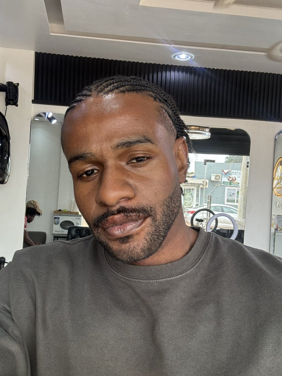 SturdyHarris's tweet photo. Haircut taking me from sexual harassment to flirting https://t.co/IJG3nWpgW7
