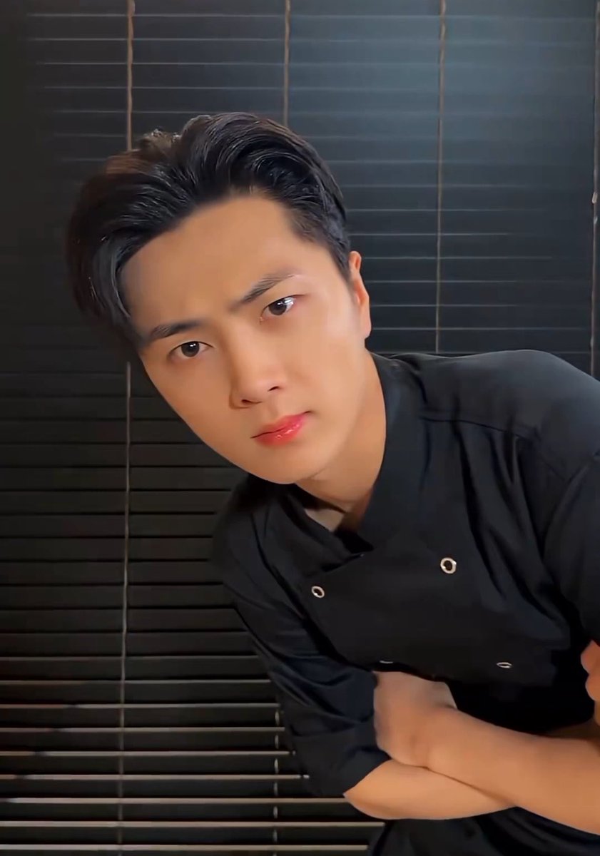 02byjay's tweet photo. peek a boo🧑🏻‍🍳🤍 https://t.co/MrHva9rTNR