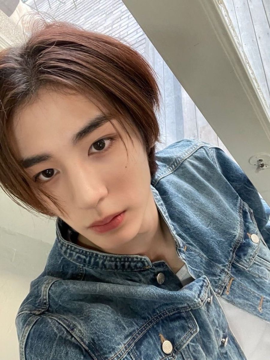 aerxichan's tweet photo. @TheWardensHQ ngaca pun sudah membuat aku hepi, krna melihat wajahku yg tampan ini https://t.co/5alMTi75Tr