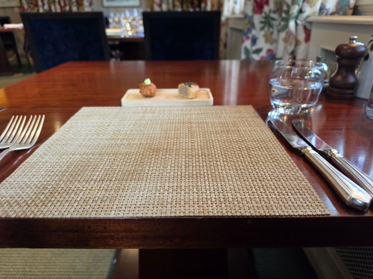 RuxtonLily's tweet photo. Champagne cocktail and appetisers.
@Greywalls_Hotel 
https://t.co/Cu0mUmjQGs
https://t.co/gZ86HU5Dp7
note:
post contains a photo from the venue and an AI edited image. https://t.co/uIQwprfMQK