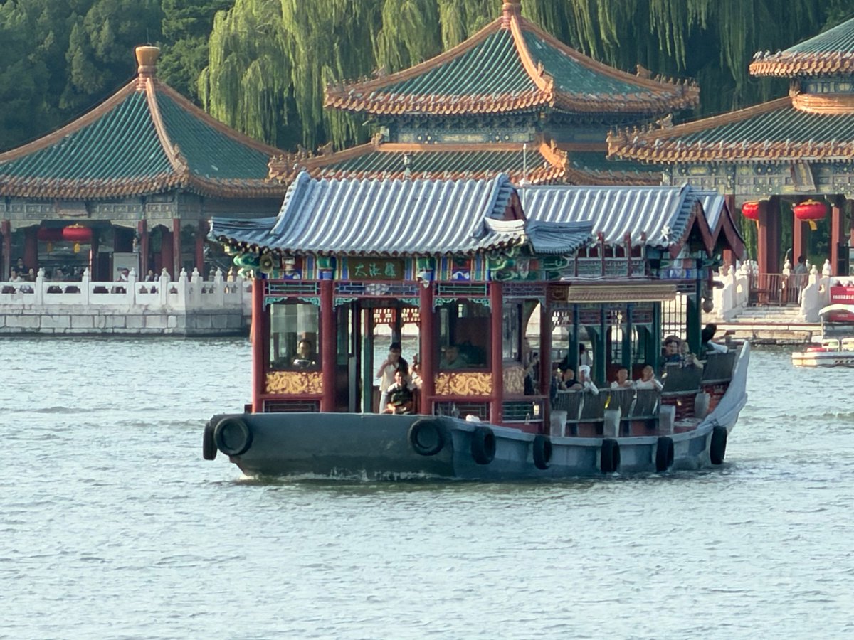 BrianWesley0711's tweet photo. 📍Beihai park, Beijing https://t.co/18XvgBLHCu