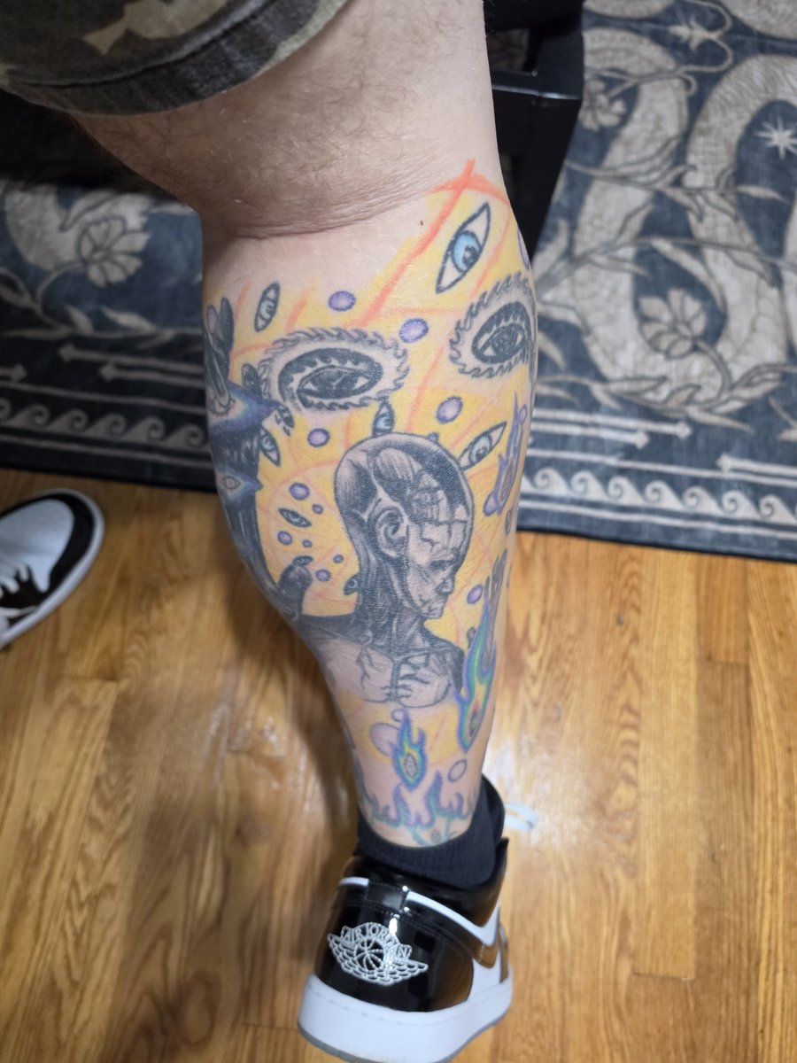 doug_laxton's tweet photo. My Tool - @alexgreycosm half sleeve is 20 years old. No photo edit. Still looks pretty damn good 💅
#TOOL #TOOLBAND #AlexGrey https://t.co/qcl9jjGP8M