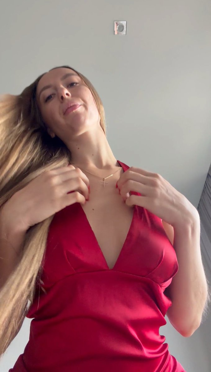 LucyF213's tweet photo. Can I be your girlfriend 🔞 https://t.co/LY4JTqf52Q