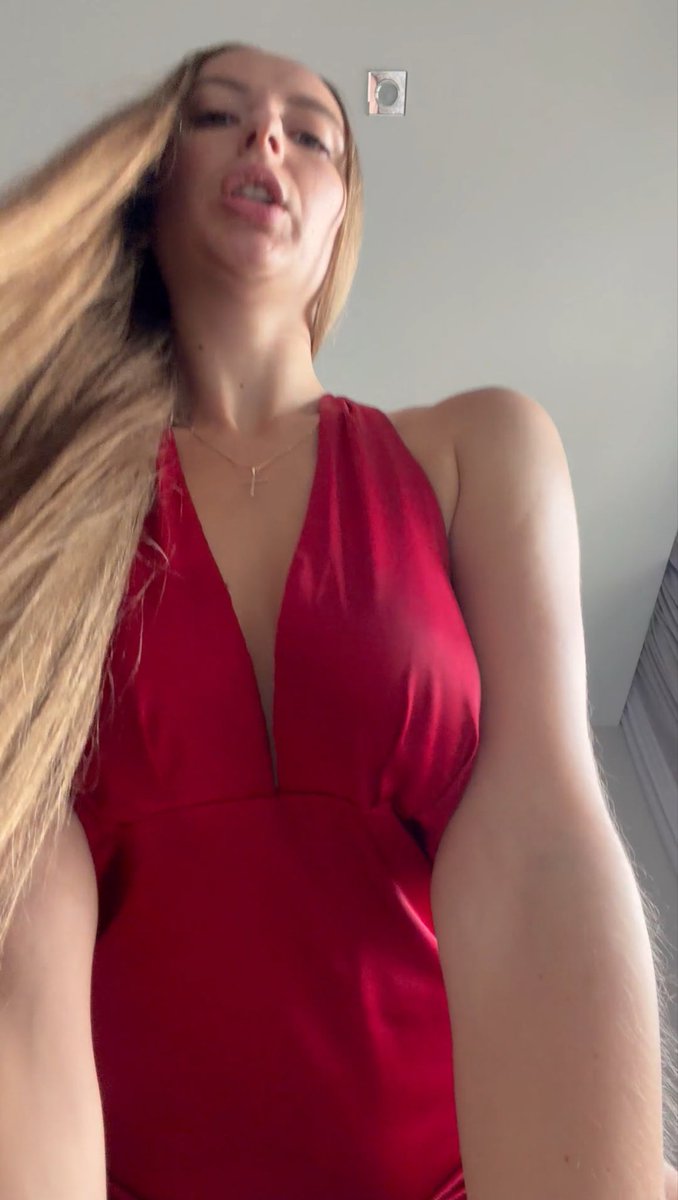 LucyF213's tweet photo. Can I be your girlfriend 🔞 https://t.co/LY4JTqf52Q