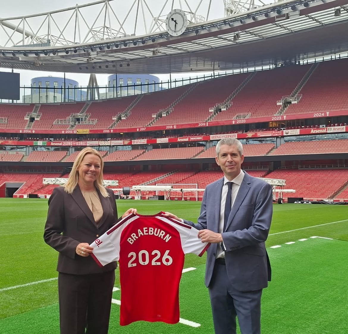 CarolRadull's tweet photo. More opportunities for young Kenyan footballers! Arsenal Football Development is coming to Kenya.

Joanne Garner and Tim Richard of Braeburn Group of Schools visited Emirates Stadium for the signing of a partnership aimed at supporting and developing young football talent in Kenya and across East Africa.