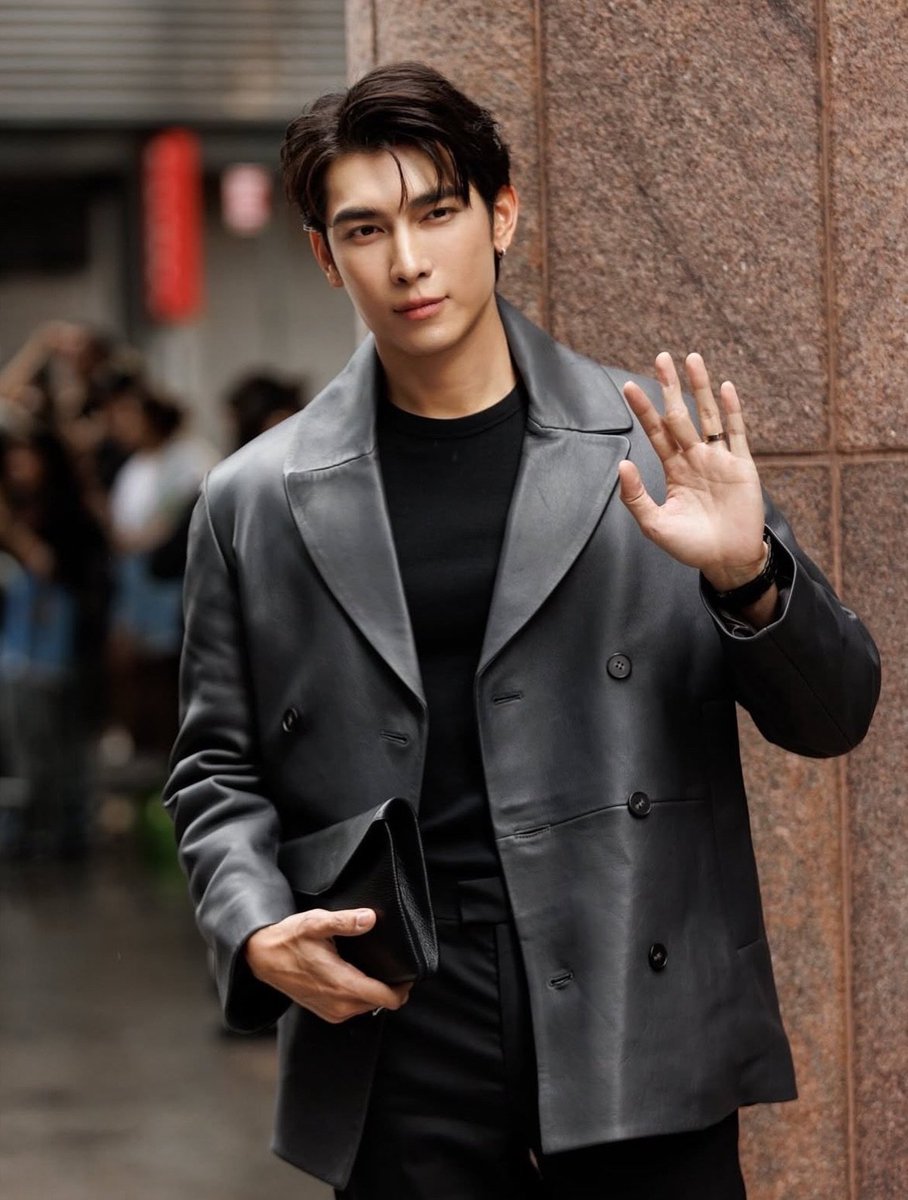 mew_mew910221's tweet photo. 우리 뮤 오늘 촬영 잘 마쳤니🥹🥹🥹🥹

MEW COS IN NYFW 

@MSuppasit
#cosAW26xMew
#MEWinNYFW2026
#cos #cosAW26 #cosnyfw

https://t.co/TNOUMPQn58 https://t.co/2g7LWtGOwK
