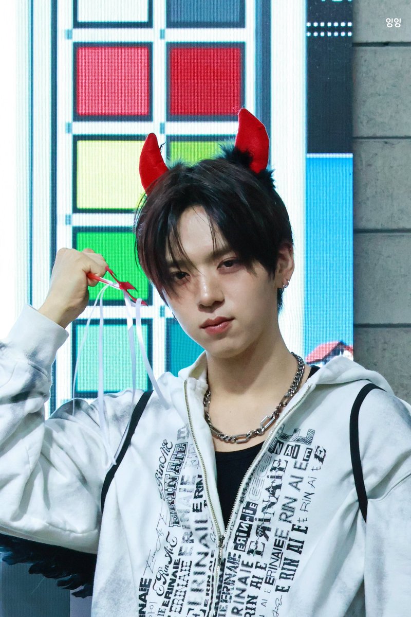 noelhaze02's tweet photo. 260919 
my devil  ╸▵╺ 

#현준 #누에라 #NouerA https://t.co/aim8ghEwTZ