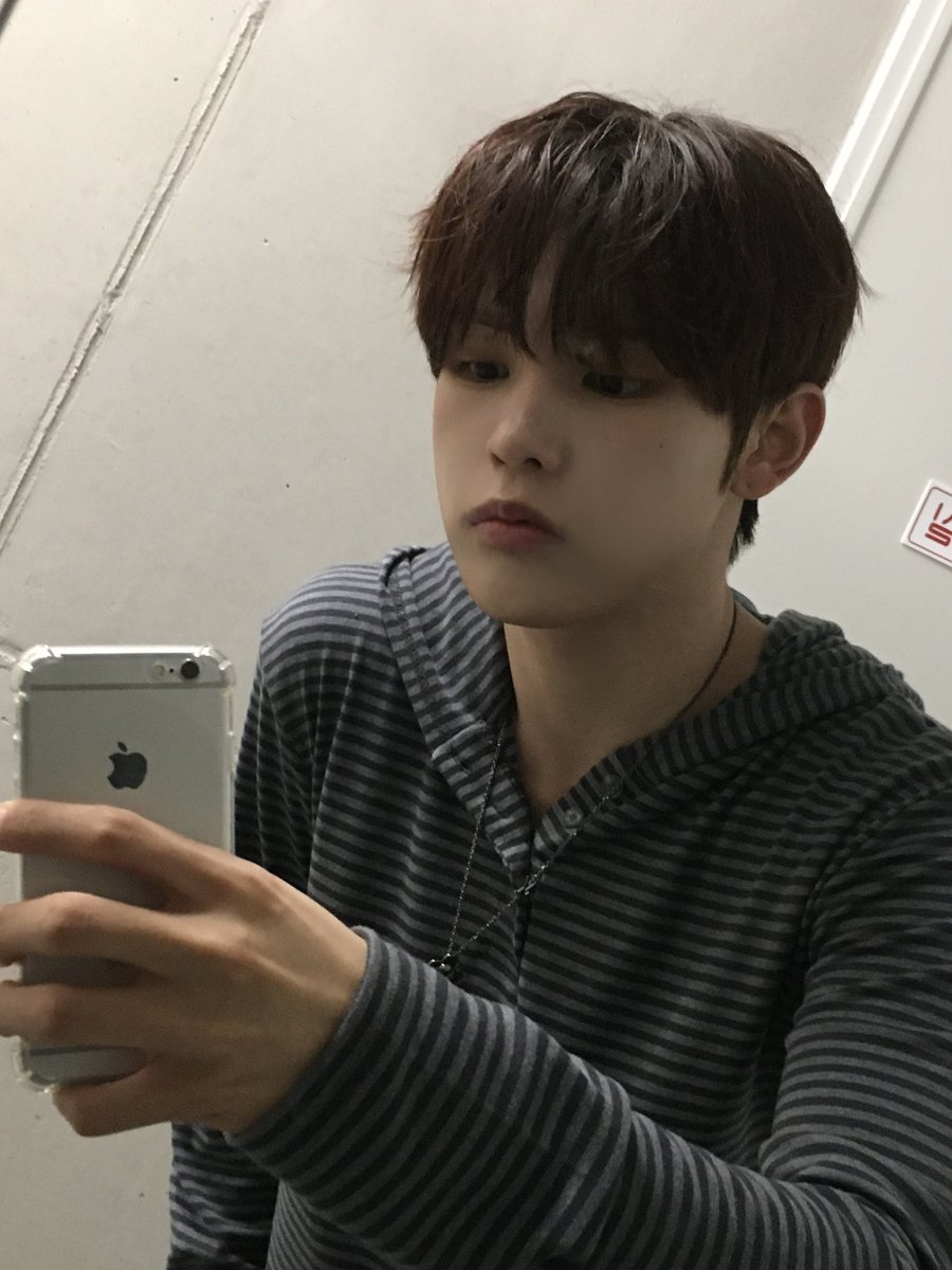 XODIAC_MEMBERS's tweet photo. [#규민🐶] 

어땡🤳📸

#XODIAC #소디엑 #GYUMIN #규민 #똑똑똑_귬이등장 https://t.co/c7ArGMA2v9