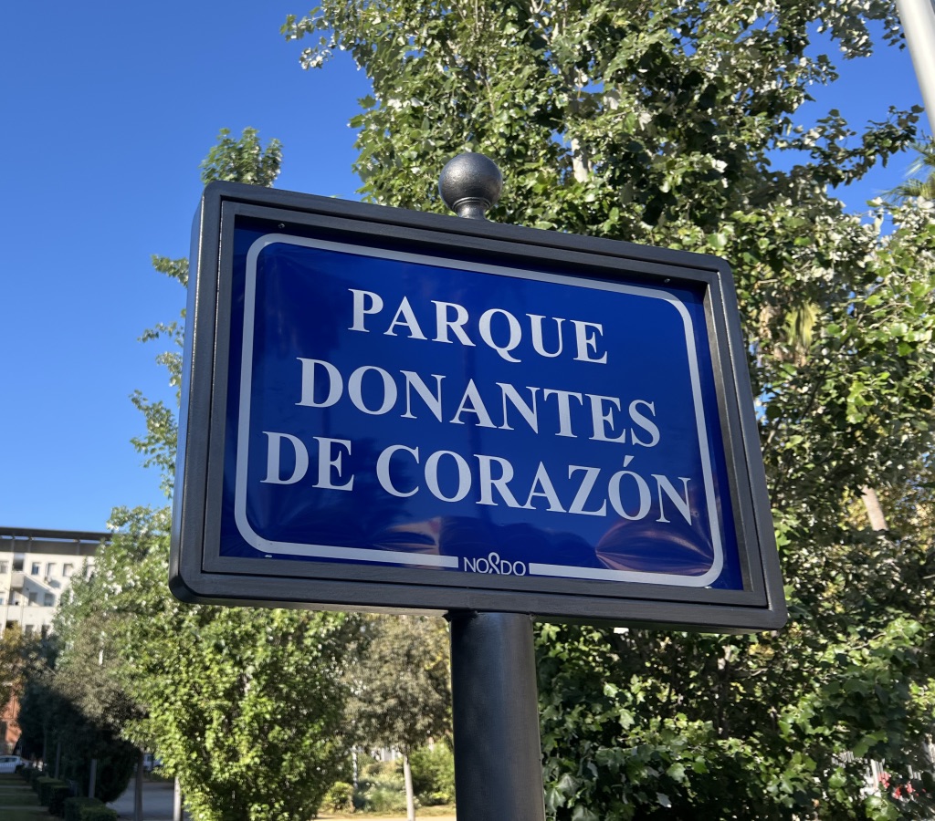 DrPerezBernal's tweet photo. Inaugurado en #Sevilla el #Parque #Donantes de #Corazón. Homenaje a la #Solidaridad #Humanidad #Compromiso y #Generosidad #Valores sociales que salvan #Vidas @Ayto_Sevilla @jlsanzalcalde @HospitalUVRocio @CorazonHuvr @Atcica_corazon @ONT_esp @A_Trasplantes @DtoNervion #Trasplante https://t.co/XUTkcqh7WB