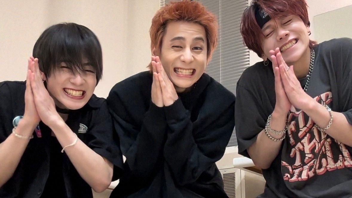 kyo___k5's tweet photo. きむろむのPretty Girlで応援してた匠海にすかさず
『真ん中いる！？紛れ込んだおじいちゃんみたい...』
っていじりながら出てくる西牧見て雄大恋しくなった😭 https://t.co/RNiG2dwaar