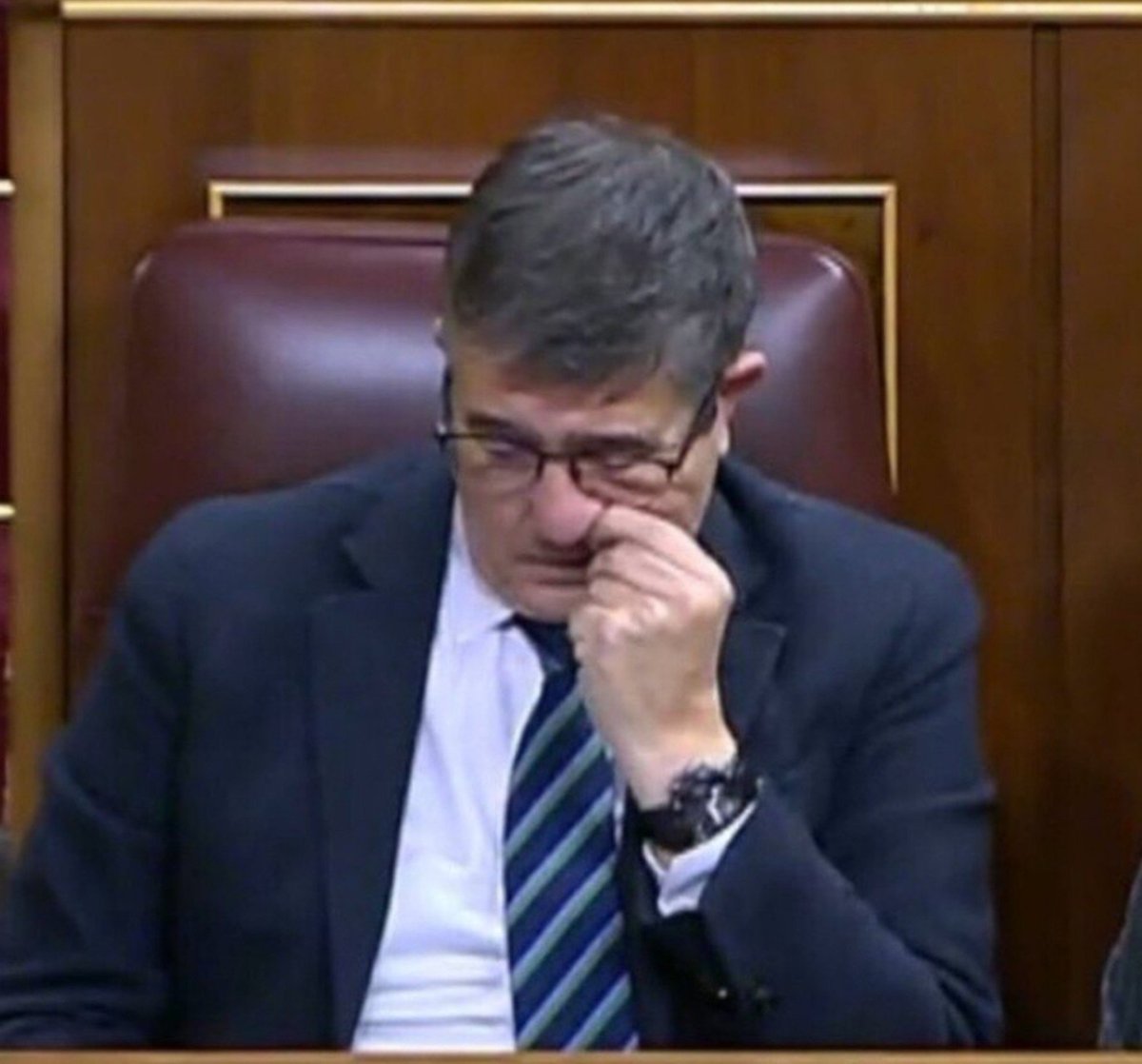 MarBalCas's tweet photo. Lo que saca Patxi no se considera arma? https://t.co/BzmT9Pt0pq