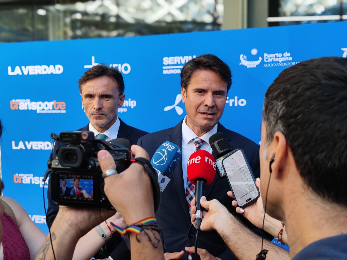 jangelalfonso's tweet photo. El tejido empresarial se sienta a debatir el futuro logístico de la Región de Murcia y lo hace aqui, en #MolinaDeSegura.

Estas jornadas reúnen a referentes del sector logístico y del transporte para analizar los retos y oportunidades de una actividad estratégica para la economía regional. 
Molina de Segura cuenta con un tejido empresarial dinámico y en constante crecimiento, y el transporte constituye un factor determinante para el desarrollo exponencial de la industria murciana.

Gracias a @laverdad_es por organizar estas IX Jornadas Sectoriales del Transporte y a @EuropeVrio por vuestra cálida acogida.