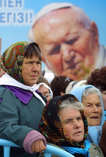 25YearsAgoLive's tweet photo. On the second day of his papal visit to Kazakhstan, Pope John Paul II celebrates Holy Mass in Astana. https://t.co/zIOi9zQfOs