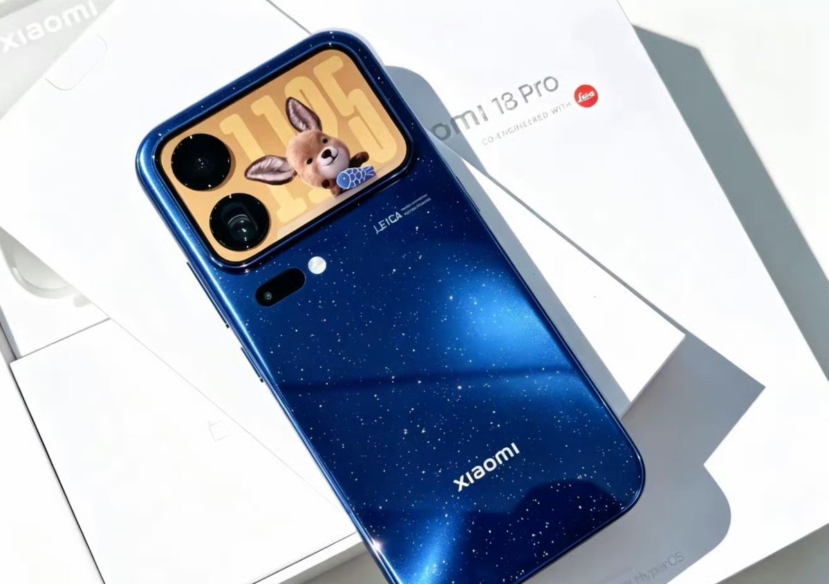 aapakari's tweet photo. That blue Xiaomi 18 Pro is interesting.

It’s the world’s first Snapdragon 8 Elite Gen 6 series smartphone.

That screen on the back is impressive. https://t.co/ivjtCv3tIf