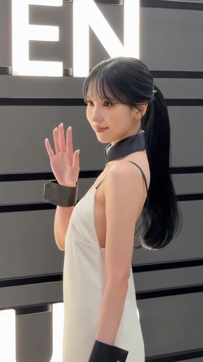___mioi's tweet photo. MINA FOR FENDI

#FendiSS27xMina
#FendiSS27
#MYOUIMINA https://t.co/uZs9gpl9rJ