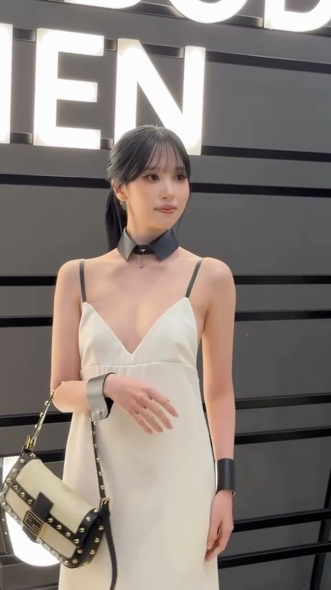 ___mioi's tweet photo. MINA FOR FENDI

#FendiSS27xMina
#FendiSS27
#MYOUIMINA https://t.co/uZs9gpl9rJ