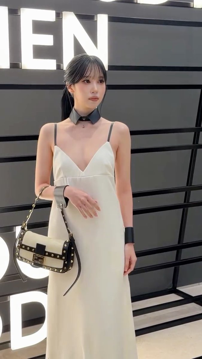 ___mioi's tweet photo. MINA FOR FENDI

#FendiSS27xMina
#FendiSS27
#MYOUIMINA https://t.co/uZs9gpl9rJ