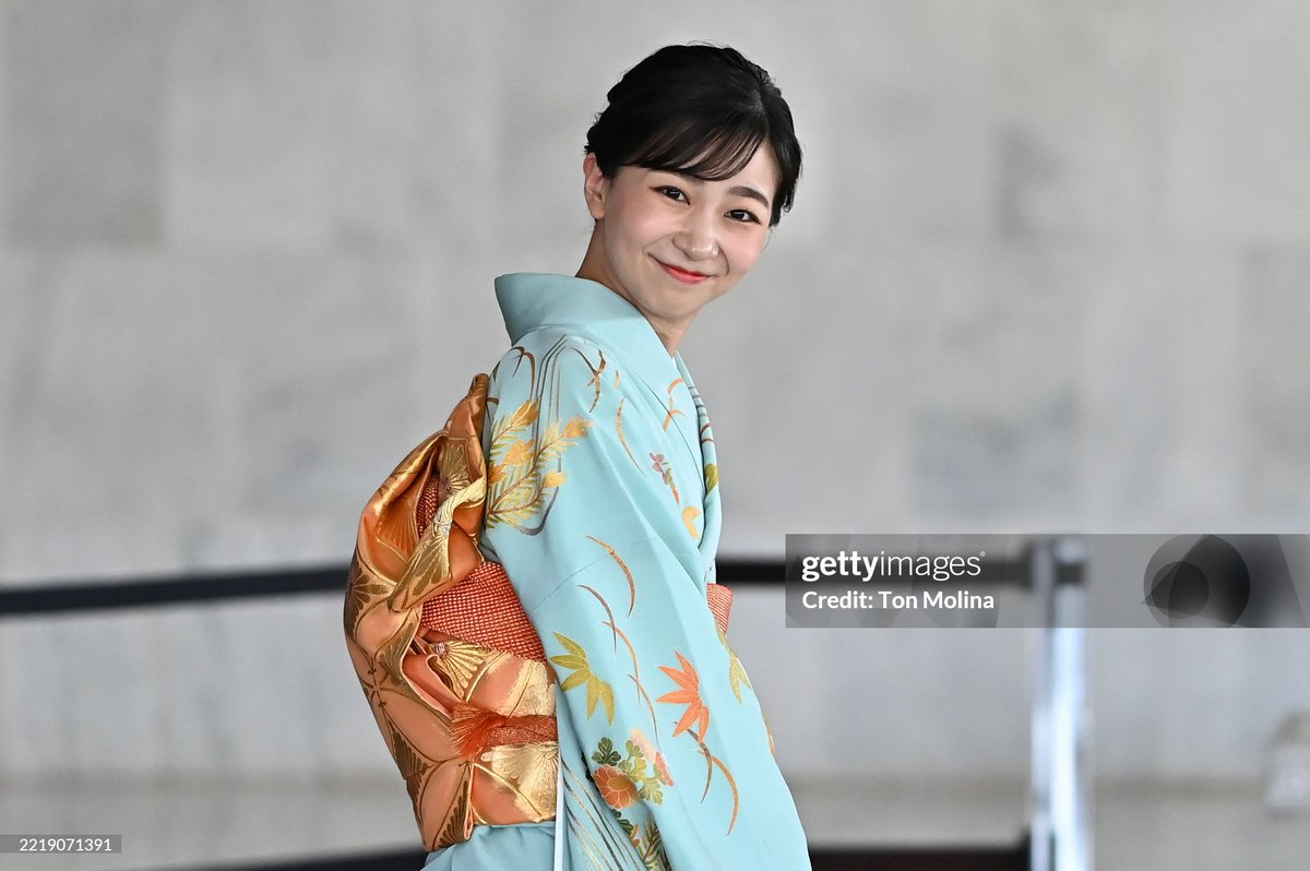 Q_99099's tweet photo. 上品になりたい全日本女子のお手本
佳子さまです
この現代版見返り美人画像好き https://t.co/TEV2zE5p9k