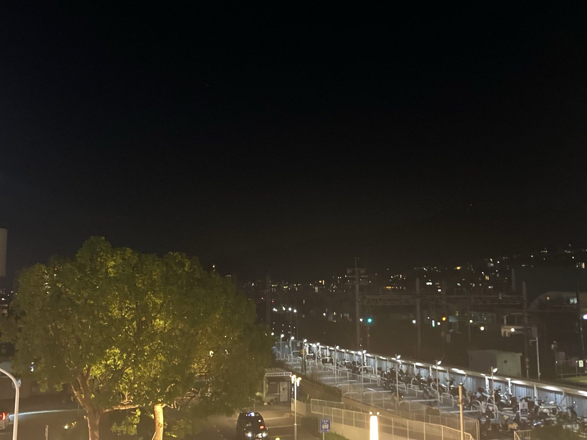 AAA78115247's tweet photo. #ダイエット
#イマソラ

秋晴れの夜

オヤツが高カロリーだったので大反省してウォーキング🚶 https://t.co/8G3RTo4QSH