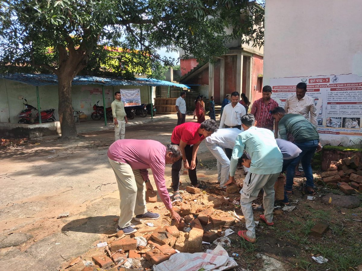 zpbaragada's tweet photo. Activities organised on the eve of Swachhata Hi Seva #SHS2026 celebrated in Baragada District todays. #SwachhataHiSeva2026 #SwachhaBharatMission
@PMOIndia @PRDeptOdisha @MoJSDDWS @swachhbharat @sbmodisha https://t.co/AOkEDkJmB7