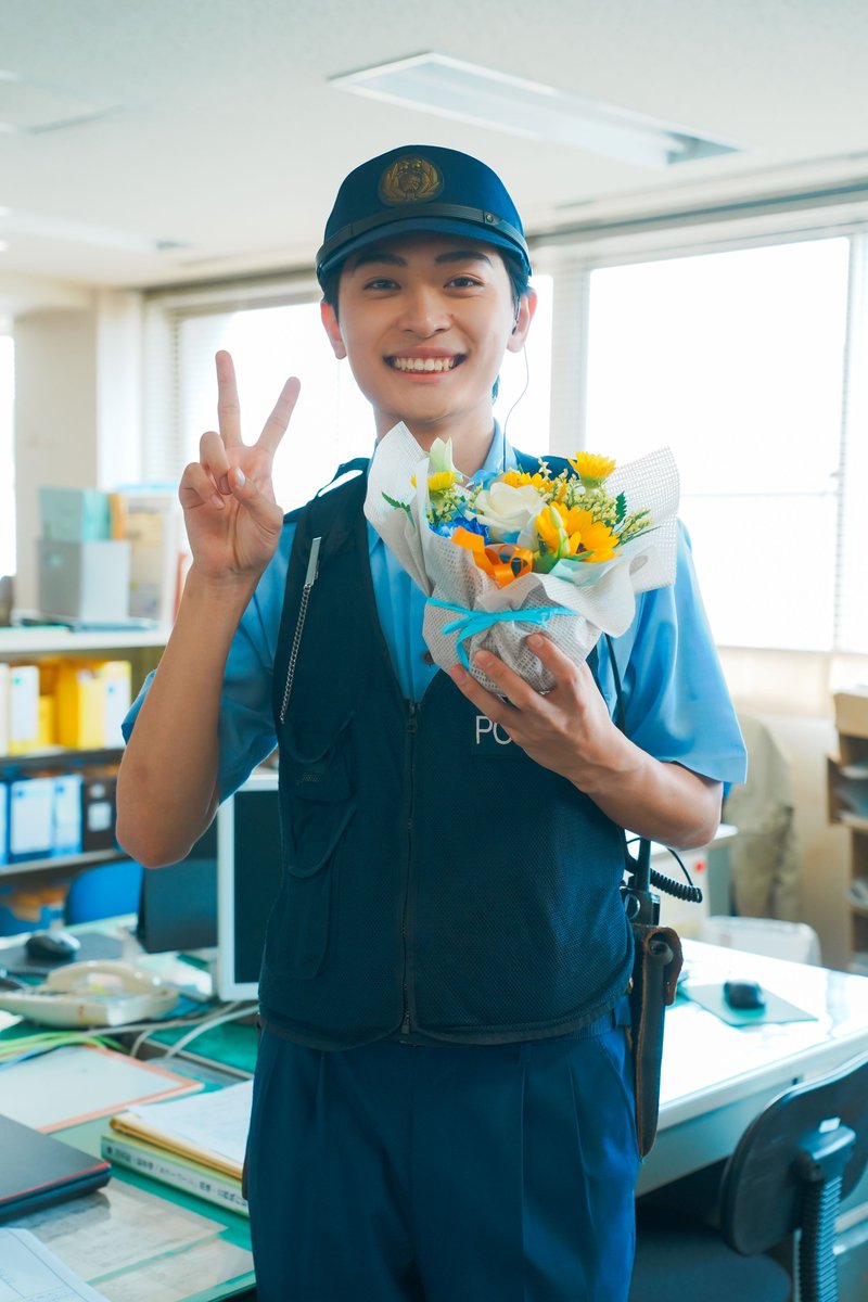 dramaL_abctv's tweet photo. #キスは捜査のあとで
🚨クランクアップ🚨

多古井と塩野を
温かく見守ってくれた大将🍻（#矢柴俊博）

多古井に憧れる
若手警察官・伊藤👮（#黒木聖那）

笑顔でクランクアップでした👏

第9話見逃し配信中💫
🔗https://t.co/2gQvuYHhPM

#キスあと https://t.co/bGtFkkPLQs