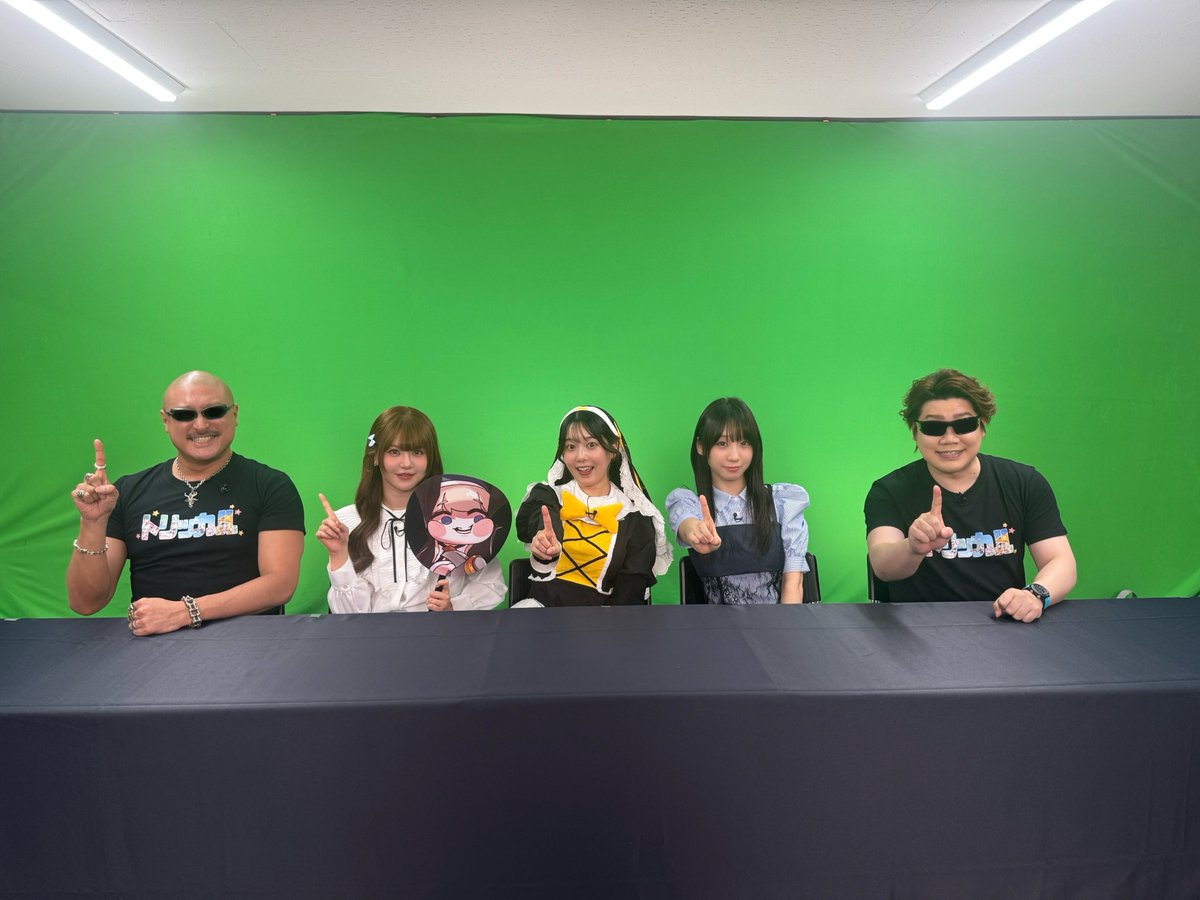 trickcal_jp's tweet photo. 【#もちほっぺ放送局 VOL.4】

「トリッカル」1周年記念スペシャル配信をご視聴いただき、ありがとうございました💐

❤️番組にご出演いただいた
小坂井祐莉絵 @Kozakai_Yurie  
アンデルソンゆり子 @yuri_andersonnn 
伊織もえ @iorimoe_five 
マフィア梶田 @mafia_kajita 
FB777 @FB77777 
 
本当にお疲れ様でした！

番組後の皆さまのお写真をお届けします！

#トリッカル #トリッカル1周年
——
★ダウンロードして130連ガチャをゲットしよう！
≡ 公式サイト≡ https://t.co/UP32I9eNiL
≡ダウンロード≡ https://t.co/EdeyJscaGa
≡公式Discord≡ https://t.co/u17uCozYB2