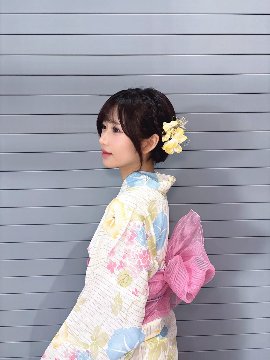 miyu_izawa_2525's tweet photo. どっちの私が好き??👘🤍 https://t.co/H6DNjwAEfx