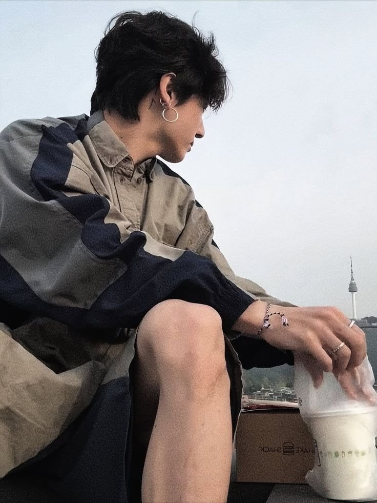 jungkookmoonn's tweet photo. i love non-idol looking jungkook so bad https://t.co/wBV1dmvL9G