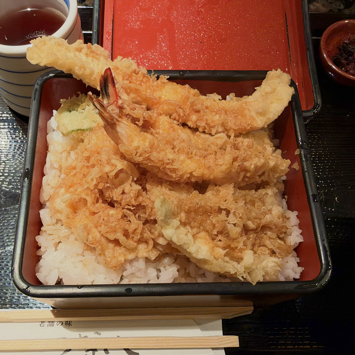 Small_rider37's tweet photo. 今日の夕飯は
天ぷら重🍤 https://t.co/fPJx7TC4qb