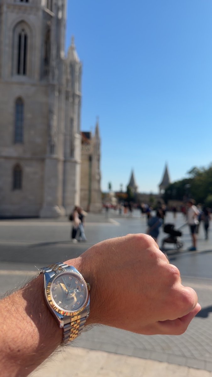 HypeCrewYT's tweet photo. Budapest was awesome btw 🇭🇺 https://t.co/PsYDz6KKJ6