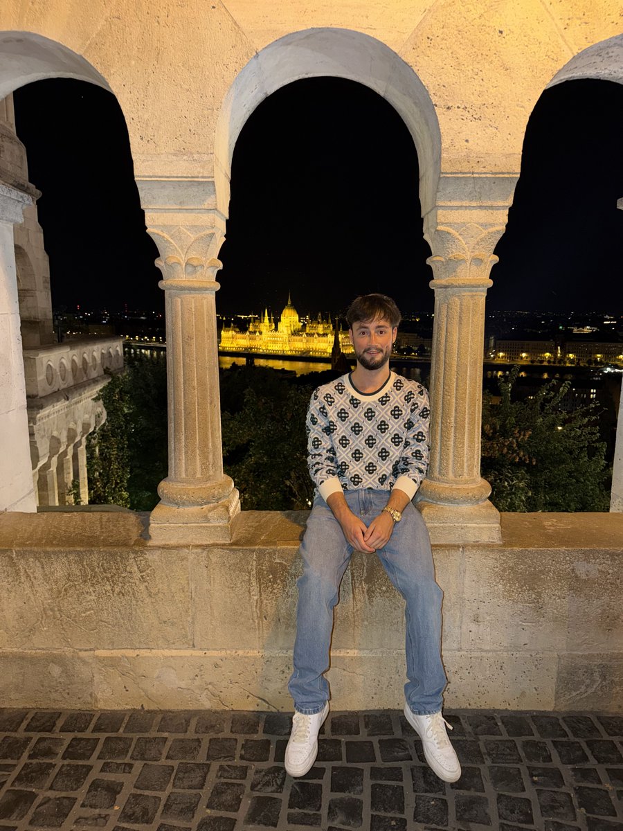 HypeCrewYT's tweet photo. Budapest was awesome btw 🇭🇺 https://t.co/PsYDz6KKJ6