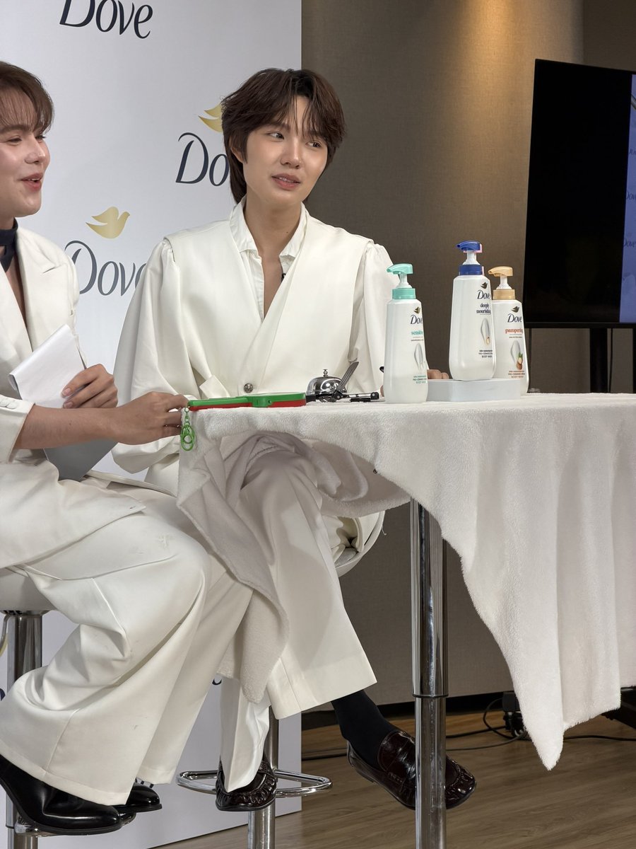 yourtuesdayjune's tweet photo. ชีโซ๊ะะ 😣😣

NP LIVE WITH DOVE
#DoveProceramidexNamping #DovexNamping https://t.co/S7FG1DXWnZ