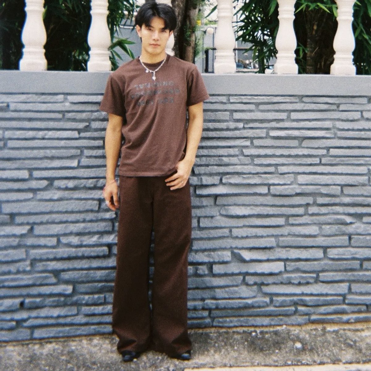 vieW_199x's tweet photo. จีวัทกับกล้องฟิล์ม = สร้างเรื่องมาก (ไอเริ๊ปโซ )
มู้ดแอนด์โทนโครตจะดีย์ คือให้เลย 
‘ ‘ นับเบอร์วันบอย ꒰ #JEEWATH_VVV 𓐇۪ ’ ’ 
อยากพูดว่าหล่อสักล้านรอบ 🤎✅
( #VVV_TRIPLEV) https://t.co/PXdkXy9IFR