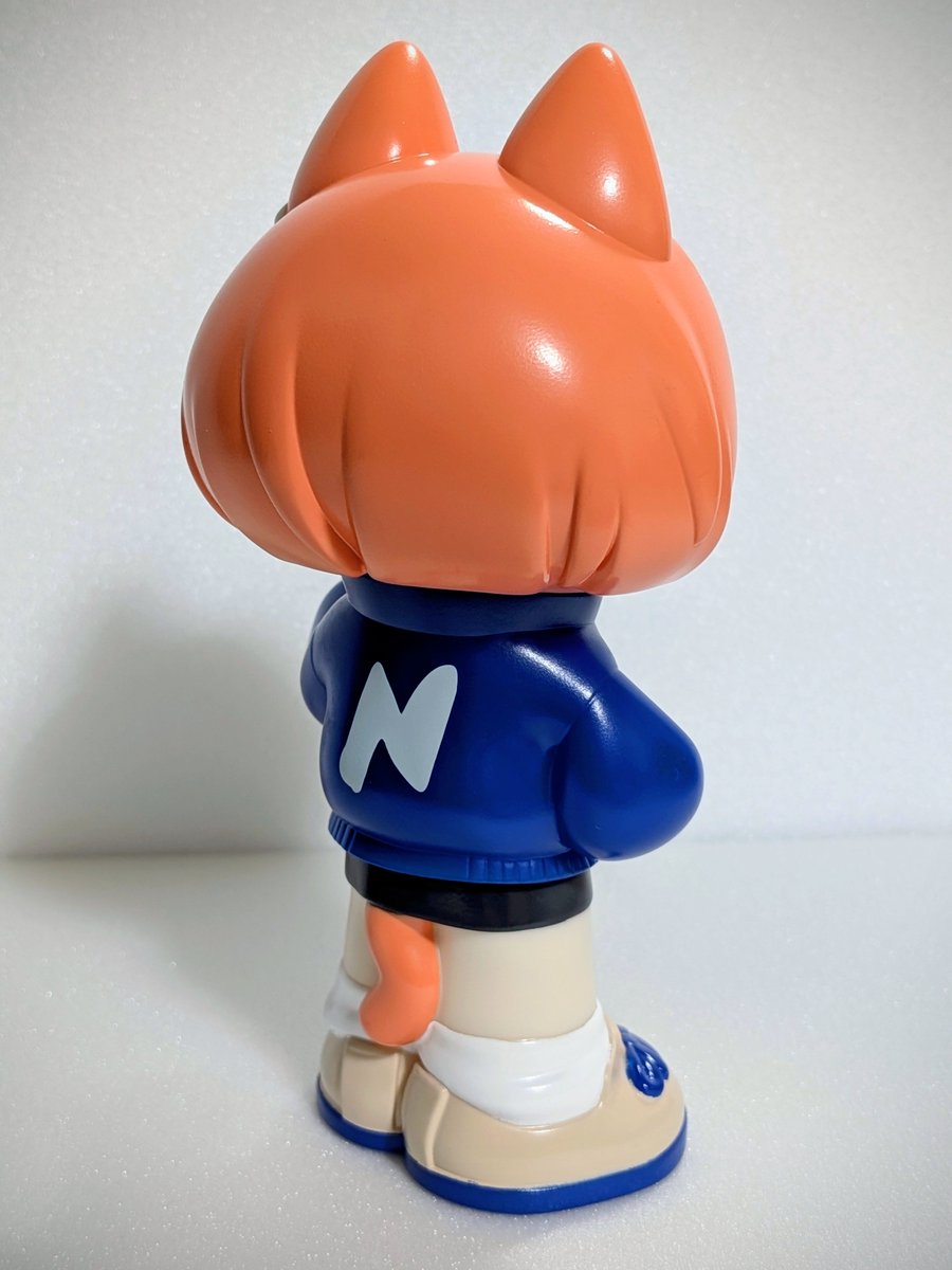 daisuke82532749's tweet photo. ＼ #ソフコン 行ってきました！②／

#magodesu さんの新作
#ニチメちゃん ノーマルカラー。
東京神田にあるデザイン会社、
ニチメ株式会社さんの
キャラクターだそうです。
指の形は何を意味してるんでしょう？

@magodesu
#ソフビ #ソフコン https://t.co/EeHPHjs61O