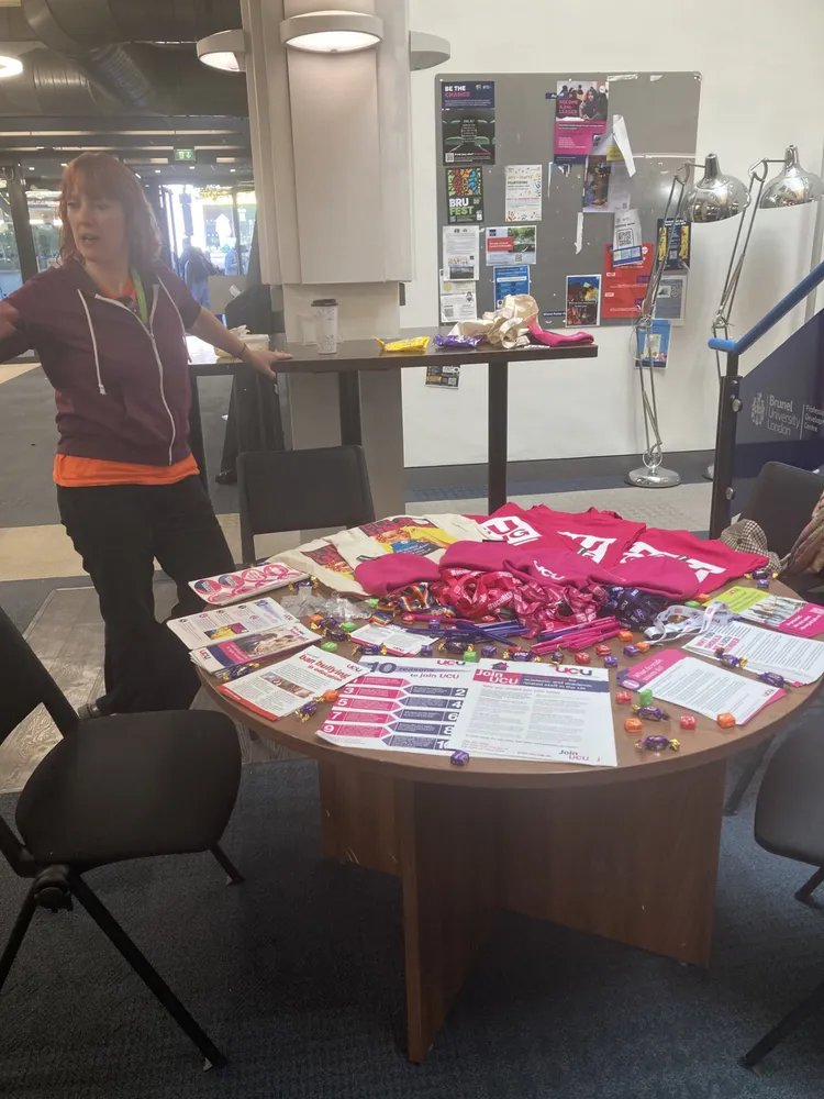 BrunelUCU's tweet photo. @ucu stall! @brunelucu in the centre of campus today 🎒🖋️🍬 🥳 @uculondonoffice https://t.co/XWWOdO2f0x