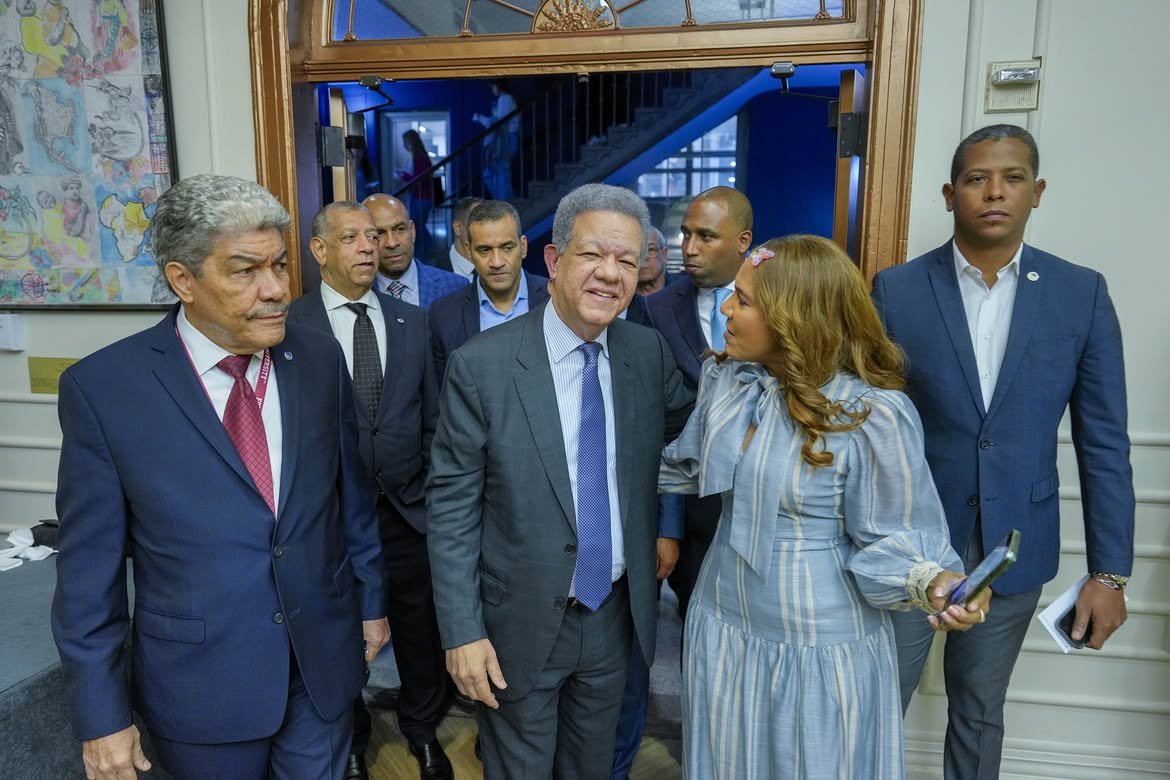 FUNGLODE's tweet photo. Anoche en la apertura del Foro Globa América Latina y el Caribe (LAC) 2026, reuniendo a líderes, expertos, instituciones y miembros de la comunidad mundial para un diálogo significativo sobre las oportunidades y desafíos más importantes de la región
Esperamos dar la bienvenida a todos mañana para otro día de diálogo, colaboración e intercambio de ideas.

Esperamos veros a todos mañana.
Colaboración de liderazgo #GlobalForumLAC2026 #GlobalForumLAC #GlobalDialogue Colaboración de Liderazgo