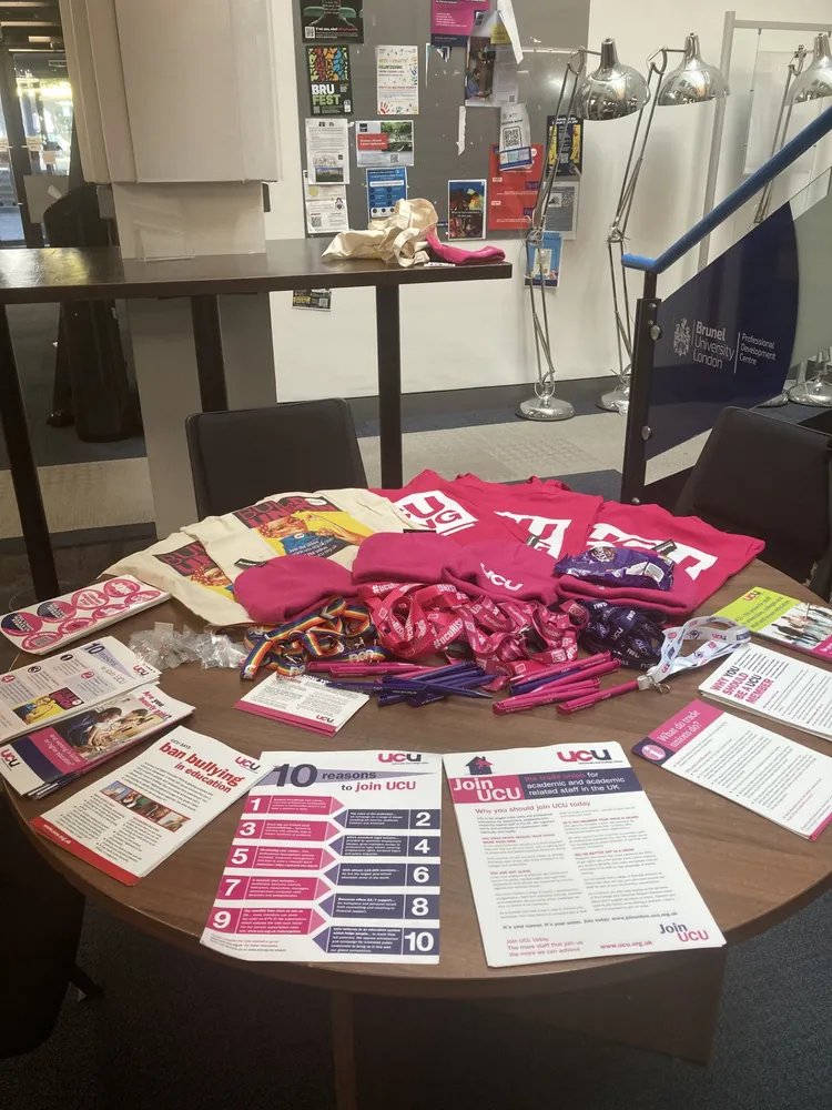 BrunelUCU's tweet photo. @ucu stall! @brunelucu in the centre of campus today 🎒🖋️🍬 🥳 @uculondonoffice https://t.co/XWWOdO2f0x