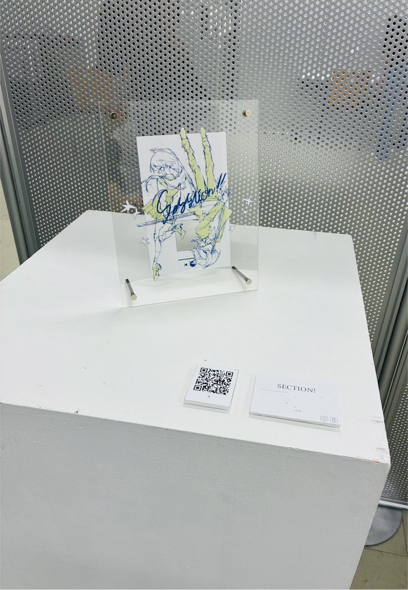 raia_lia_'s tweet photo. アクリルフレームで透ける展示になってますこんな感じで https://t.co/BZQ1LMhrpu