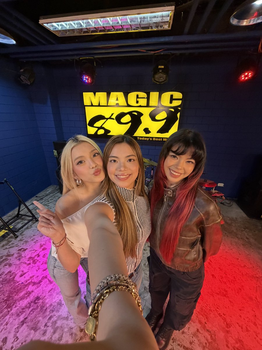 dnaofficial_ph's tweet photo. glad to be back at magic 89.9✨
Had the best time with DJ Izbel and DJ JayJay🫂

Thank you for letting us talk about carbs, Lizzy McAlpine, and of course, our first album "DNA" ! 

Keep streaming "DNA" The Album out on all digital streaming platforms 😎 https://t.co/AdRy5XT6cy