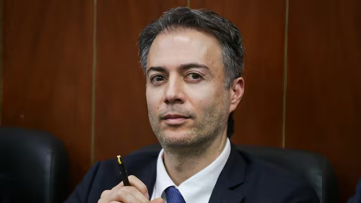Horadelaverdad's tweet photo. #ENVIVO "🚨 “Convierten una tierra de $2.800 millones en $48.000 millones”

⚠️ “Daniel Quintero cambió el uso de esas tierras en 2023 sin llevarlo al Concejo de Medellín. La intención era que adquirieran una plusvalía de $48.000 millones”.

“Y ahora vienen otros procesos: los bomberos de Itagüí y el caso de Afinia, donde Miguel Ángel Cabal habría reconocido reuniones para entregar US$5 millones a Daniel Quintero y Miguel Quintero”." @andresguerraho

¡Conéctese!
YT
https://t.co/cALBYoq7A0