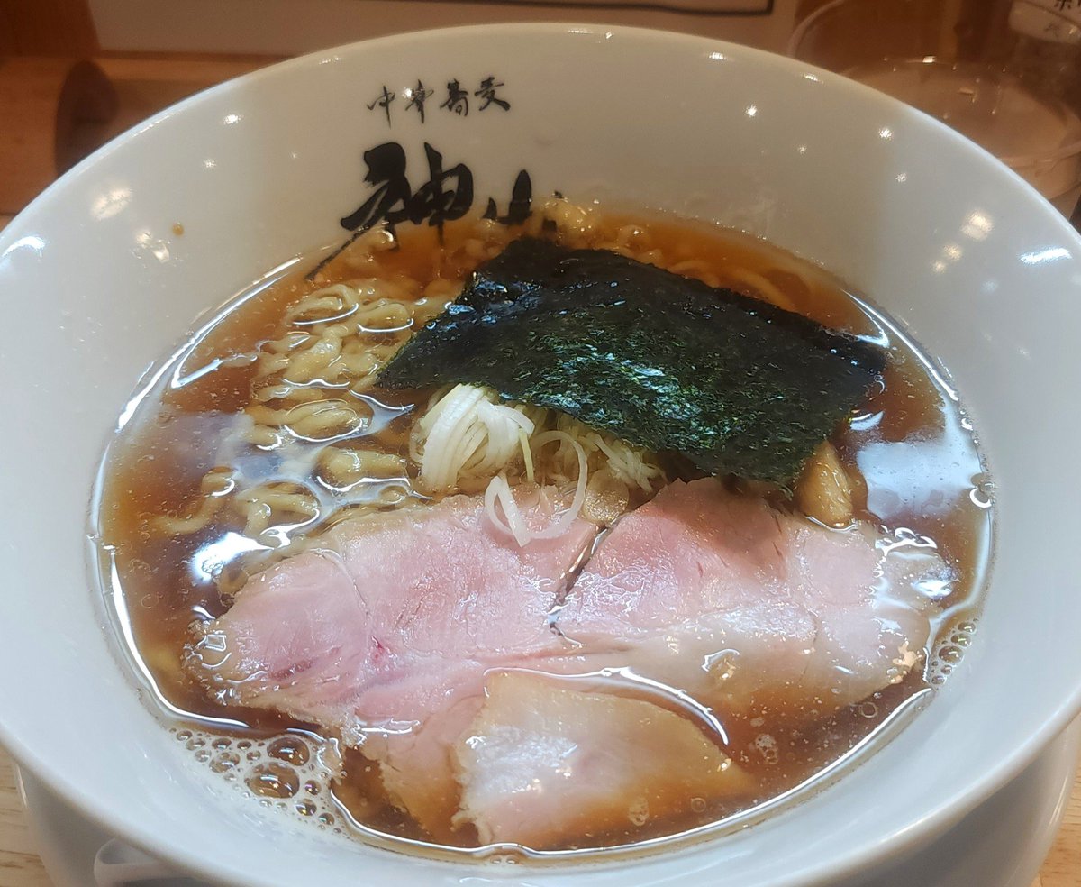 777daisuke77's tweet photo. #ラーメン
備忘録。三宮。中華蕎麦神山。あっさり醤油そば。旨い。飲み会後の胃に優しい。 https://t.co/NVE4bLmomJ