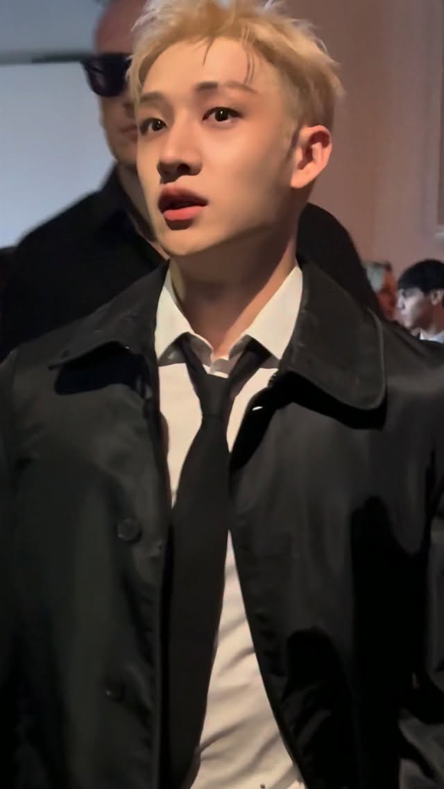 allurekorea's tweet photo. #AllureFashionWeek
방찬 소유한 펜디 권력있으시다..👑

🔽🔽🔽Click‼️
https://t.co/gE3vtxeXK5

#fendi #fendi27SS #방찬 #펜디 #StrayKids #스트레이키즈 #BANGCHAN @Stray_Kids https://t.co/a2zTNiAxvF