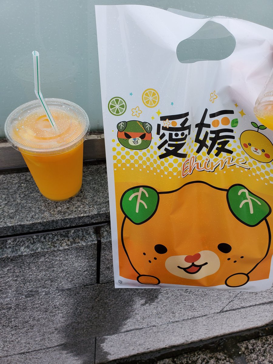 suginami0913's tweet photo. 水樹奈々さんのLIVE楽しかった☺️
生憎の雨だったけど
欲しいのは買えたし
愛方と席離れたけど、上手く合流出来たし
シンフォギア、なのは、アンジュの曲聞けたから大満足‹‹\(´ω` )/››‹‹\( 　´)/››‹‹\( ´ω`)/›› https://t.co/dFwHMeL5kS