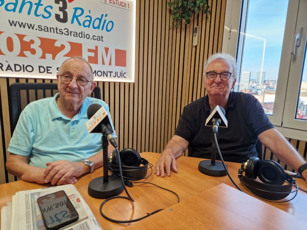 sants3radio's tweet photo. Al #SantsMontjuïcAlDia hem fet tertúlia veïnal dels nostres barris amb @EnricJara , @DavidLabrador23 , Joan Sanromà i Vicenç Miret parlant de la iniciativa per obrir supermercats públics al districte i del nou servei d'atenció veïnal al @CentreSocSants.

🎧https://t.co/PmagnLiO3x https://t.co/5uNFZUWoBv
