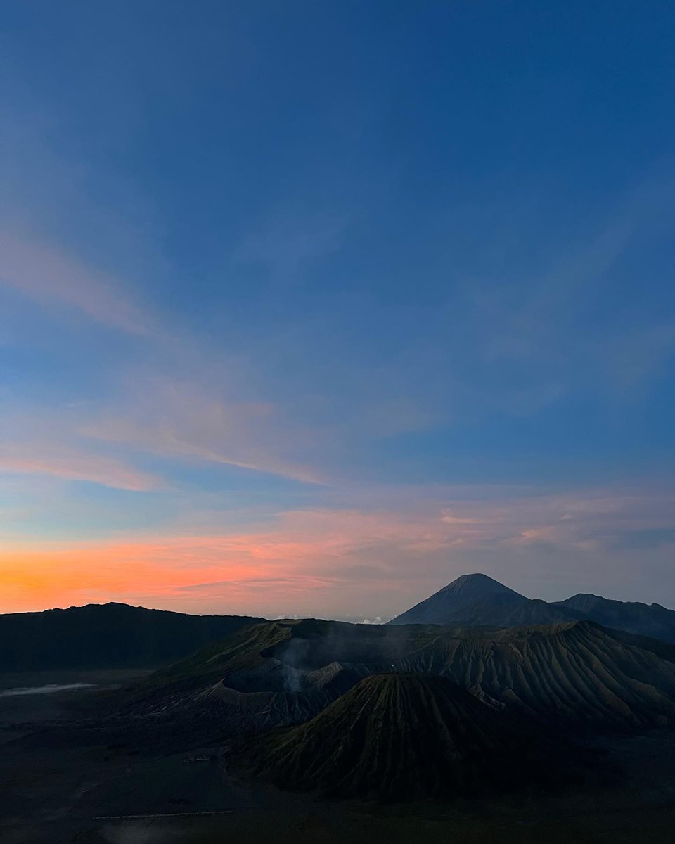 MeridethMazd's tweet photo. Sunrise views of Bromo https://t.co/aT6dUB7Y5z