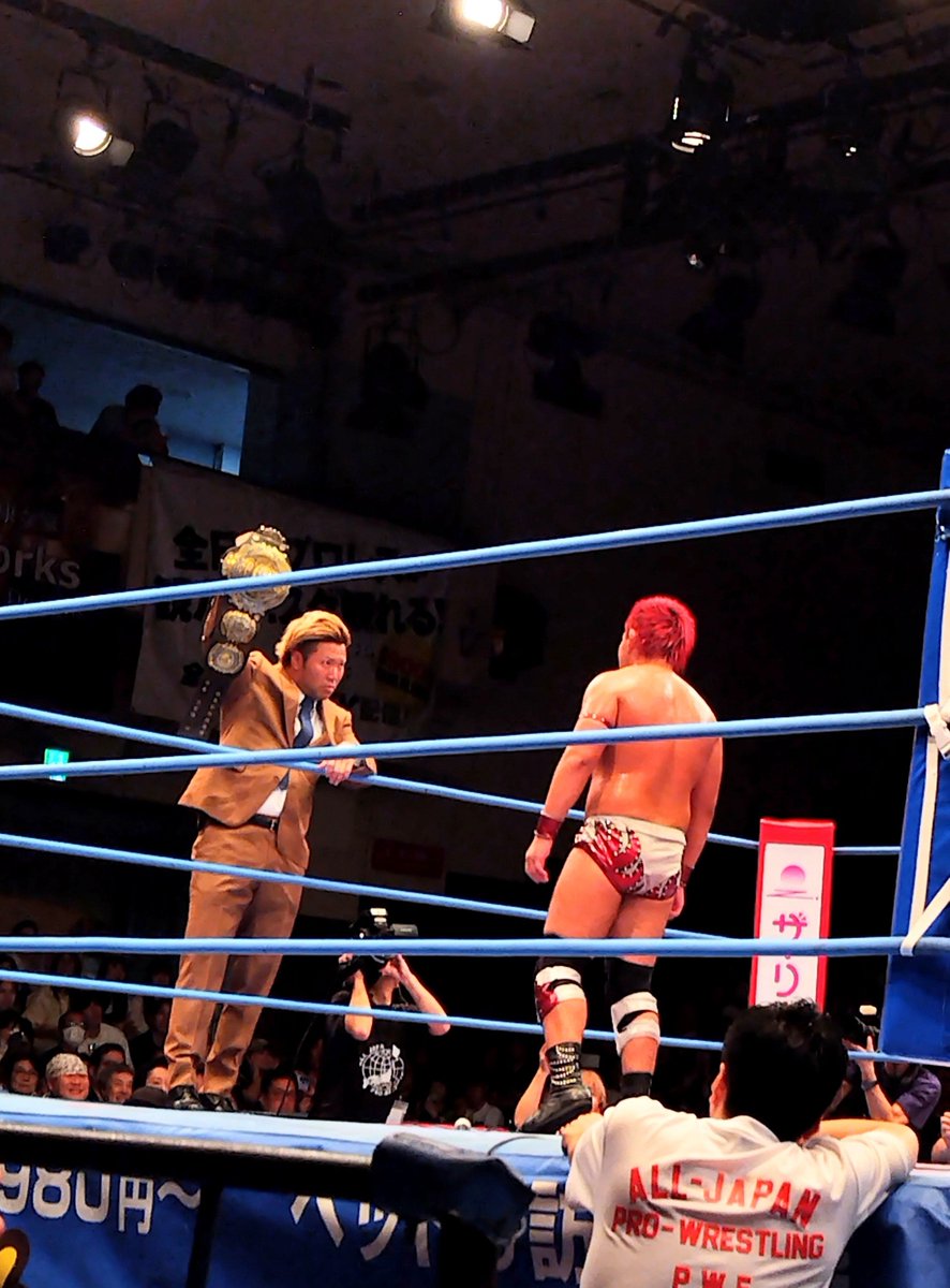 snowfocus's tweet photo. スーツ姿がカッコよすぎて結局全部持っていってた感。笑

#王道T2026 
#ajpw 
#宮原健斗 https://t.co/fCx3yiVXrg